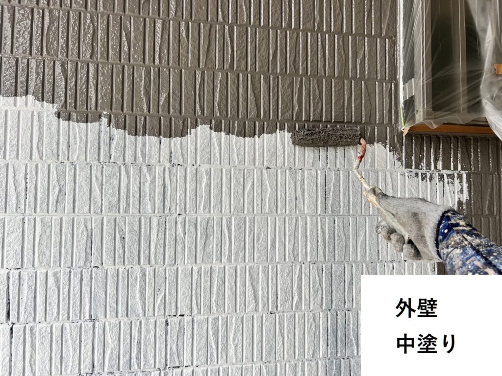 東京都葛飾区　外壁塗装　中塗り