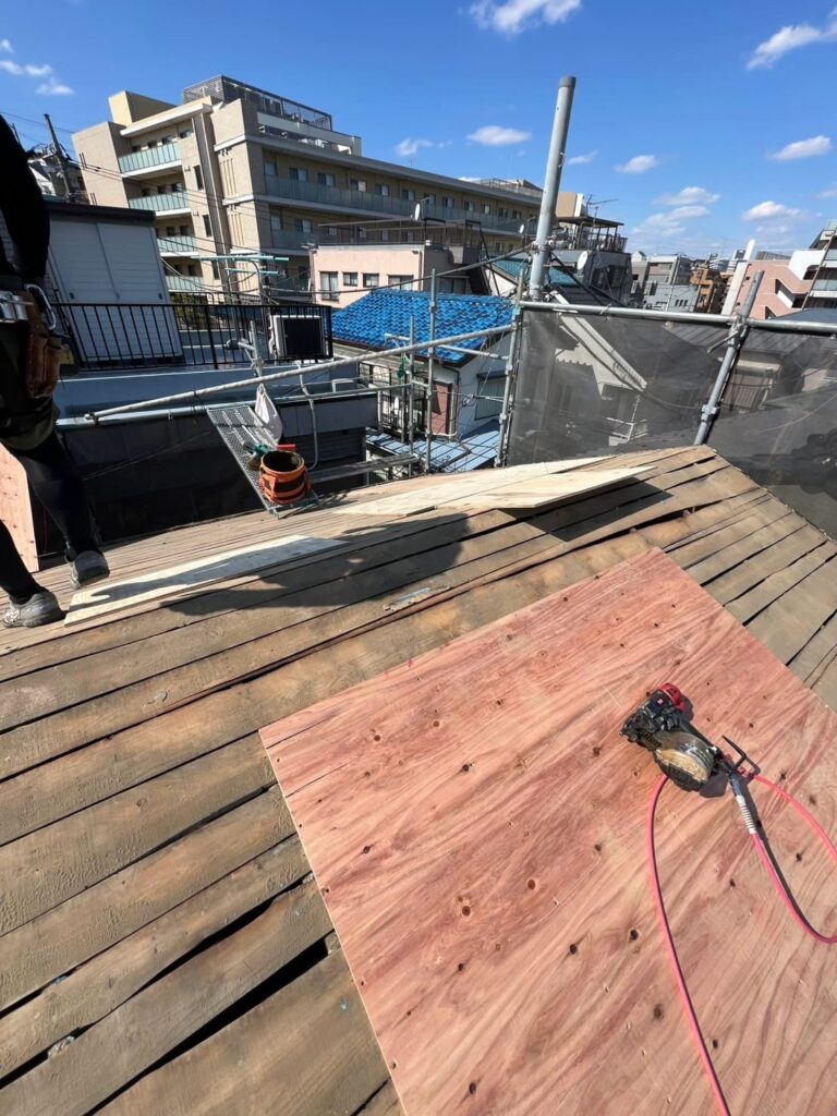 東京都板橋区_野地板増し貼り①