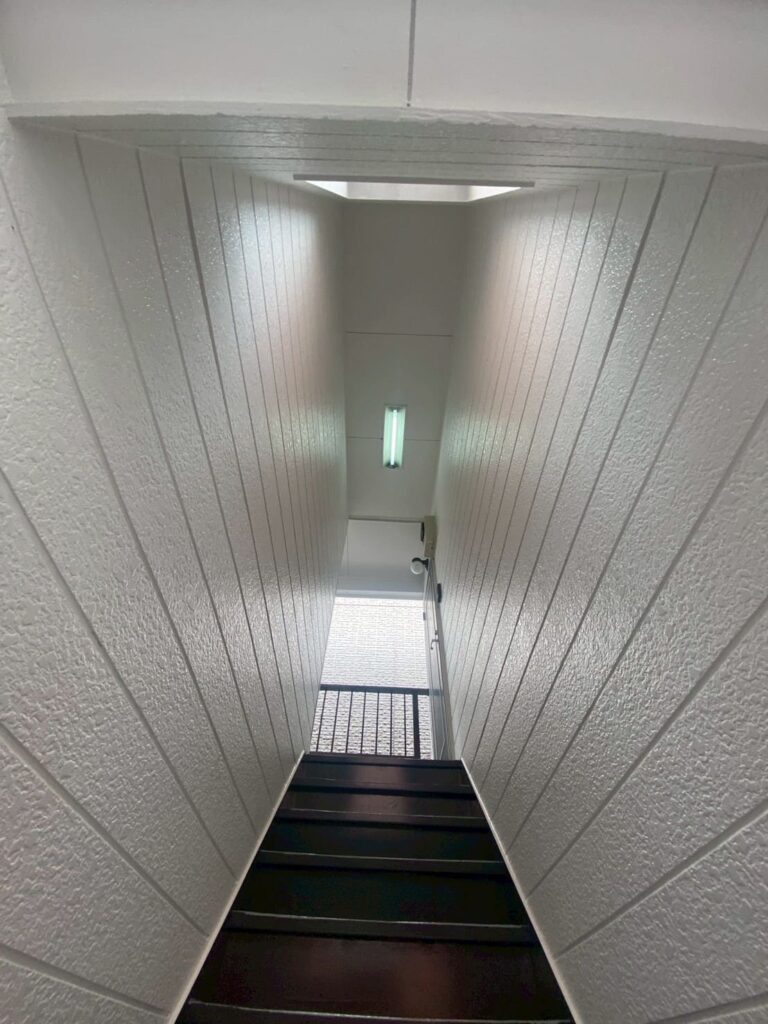 東京都豊島区＿階段塗装後①